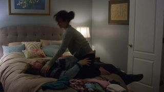 Elizabeth Reaser - Easy_s01e01 (2016)