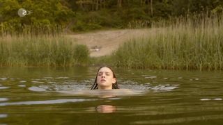 Rosmarie Rose, Amelie Hennig - Stralsund Blutlinien (2020) Naked scene of the film