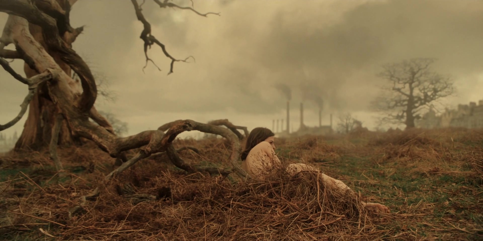 Emma Paetz sexy – Pennyworth (2019) (Season1, Episode6)