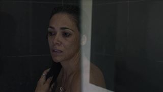 Abbey Lee, Simone Kessell - Outlaws (2017) sexy hot scene