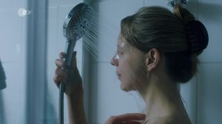 Petra Schmidt-Schaller, Ulrike C. Tscharre - Getrieben (2018) Naked adult movie scene
