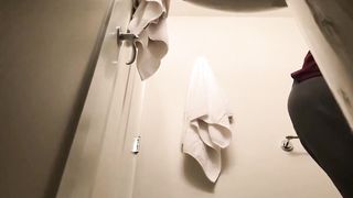 Peeping at a naked teenage girl in the bathroom - Voyeur Erotic