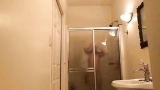 Voyeur in Bathroom (hidden cam)
