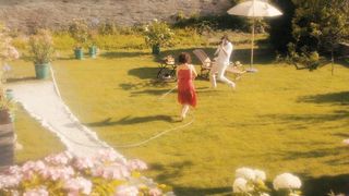 Amira Casar, Anne Helene Kotoujansky, and other – Ich und Kaminski (2015) actress topless scene