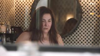 Marilou Berry - Je te promets s01e01 (2021) celebrity naked boobs