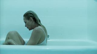 Carolina Ferraz - A Gruta (2020) celebrity hot scene