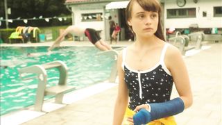 Jella Haase, Lena Urzendowsky, Elina Vildanova, Lena Klenke - Kokon (2020) celeb A sexy scene