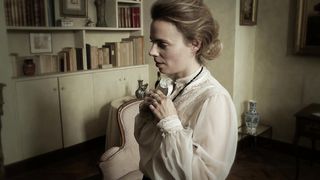 Laureline Romuald - Confidences d'une femme mariee s01e05 (2020) Busty topless actress