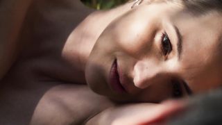 Louise Bourgoin, Melanie Doutey - Dreamchild (L'enfant reve) (2020) boobs scene