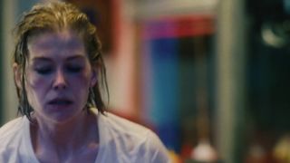 Rosamund Pike - I Care a Lot (2020) celebs sexy video