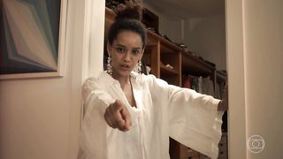 Tais Araujo - Amor e Sorte s01e02 (2020) celebs a topless scene from the movie