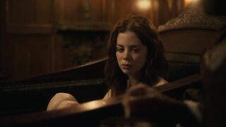 Charlotte Hope â The Spanish Princess s02e07 (2020) actress boobs scene