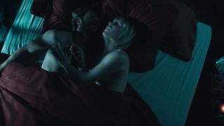Emilie Blaser, Isabelle Caillat - Cellule de crise s01e04e06 (2020) celeb boobs scene
