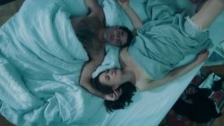 Emilie Blaser, Isabelle Caillat - Cellule de crise s01e04e06 (2020) celeb boobs scene