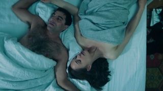 Emilie Blaser, Isabelle Caillat - Cellule de crise s01e04e06 (2020) celeb boobs scene