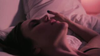 Francesca Fowler - Pull (2020) celebrity sexy video