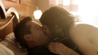 Jeanne Tremsal - Falk s02e03 (2020) actress naked boobs