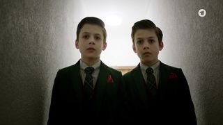 Jeanne Tremsal - Falk s02e03 (2020) actress naked boobs