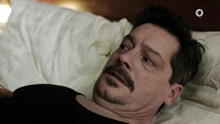 Jeanne Tremsal - Falk s02e03 (2020) actress naked boobs