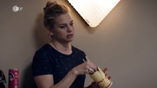 Laetitia Adrian, Bianca Nawrath - Unter anderen Umstanden s01e17 (2020) sexy actress videos