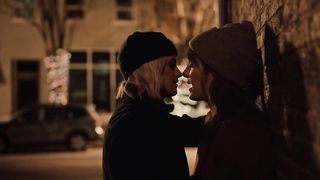 Mackenzie Davis, Kristen Stewart sexy - Happiest Season (2020) celebrity lesbian sexy scene