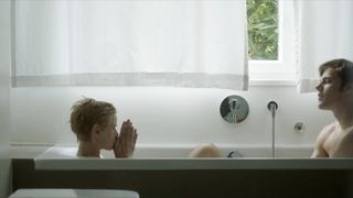 Nina Schwabe - Ein Fisch, der auf dem Rucken schwimmt (2020) celeb booby video