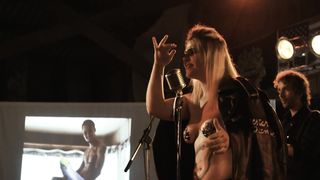 Sophie-Marie Larrouy - Cheyenne _ Lola s01e04 (2020) celebrity boobs scene