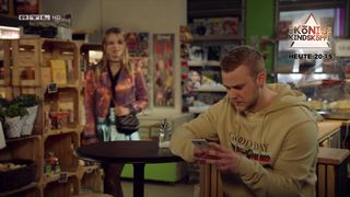 Iris Mareike Steen, Larissa Sophie Romer – Gute Zeiten, schlechte Zeiten e7147 (2020) celebrity sexy scene