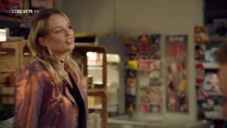 Iris Mareike Steen, Larissa Sophie Romer – Gute Zeiten, schlechte Zeiten e7147 (2020) celebrity sexy scene