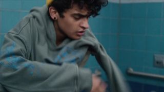 Martha Plimpton, Nathanya Alexander, Chase Sui Wonders - Genera+ion s01e04-05 (2021) celeb nude boobs scene