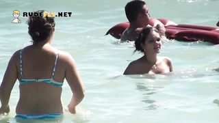 Naked beach lady secretly filmed loving herself on the beach