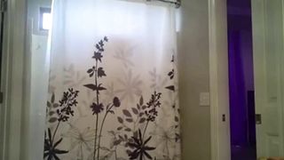 Amateur video peeping at the girl in the shower