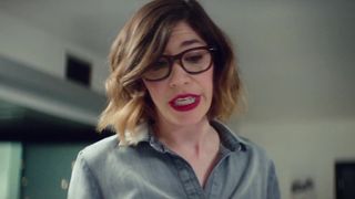 Dakota Johnson, St. Vincent naked - The Nowhere Inn (2020)