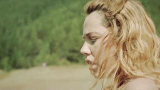 Maja Susa hot - Porodicni odmor (2020)