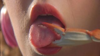 Sara Cath nude - Two lips (2020)