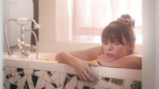 Alexia Cicard sexy - Je suis l'ennui (2021) Hot Bath Scene