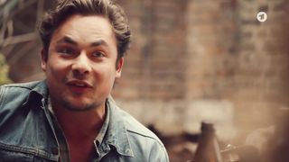 Janina Fautz, Katja Plodzistaya nackte - Die unheimliche Leichtigkeit der Revolution (2021) hot scenes