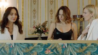 Laura Chiatti, Antonia Liskova, Jun Ichikawa, Chiara Francini sexy - Addio al nubilato (2021) hot and lesbian kiss scene