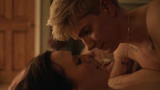 Mae Martin, Charlotte Ritchie hot - Feel Good s02e02-06 (2021) sex scene