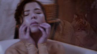 Michele Martin sexy - Howl (2021)