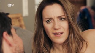 Bettina Lamprecht nackte - Nestwochen (2021)