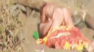 Wild first-timer couples were caught on gauze while they were boning on the beach, during the day