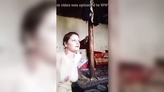 Amateur milf with big tits is posing us naked