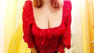 Topless Busty model - CLose Up a Cam