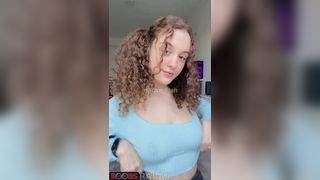 TickTok Model shows her boobs and shakes them fast