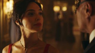 Gal Gadot hot - Red Notice (2021) New Hollywoot hot celebs scene