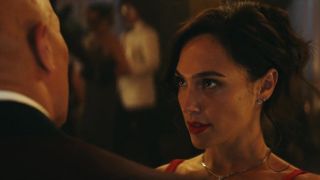 Gal Gadot hot - Red Notice (2021) New Hollywoot hot celebs scene
