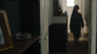 Mathilde Seigner nude - Un tour chez ma fille (2021) Topless Short Scene