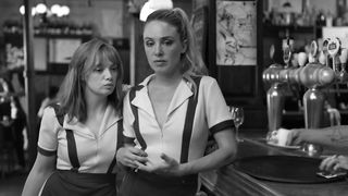 Sara Forestier, Laetitia Dosch nackte - Playlist (2021) Sex Scenes