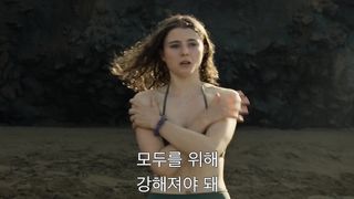 Vicky Krieps, Thomasin McKenzie, Abbey Lee nude - Old (2021) bikini scene from drama